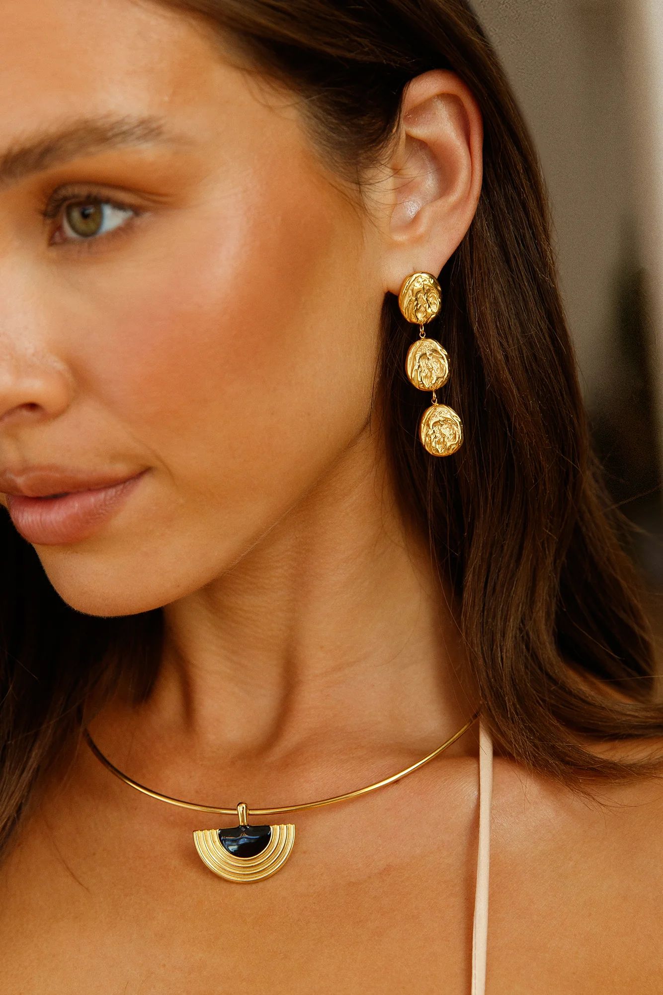 18k Gold Plated Luna Glow Necklace Gold - Image 5