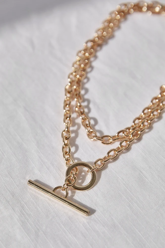 Elegant Muse Necklace Gold - Image 2
