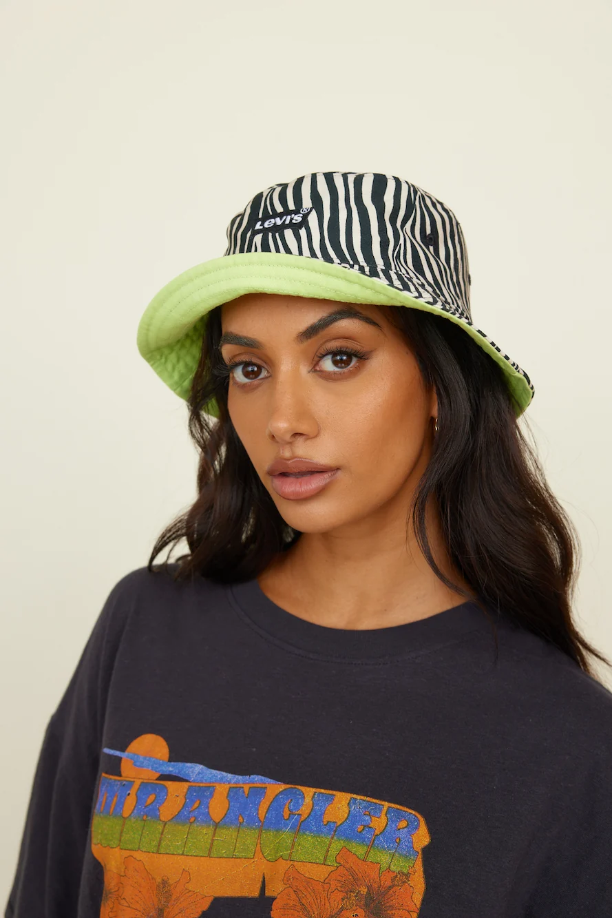 LEVI'S Reversible Bucket Hat Black And Ecru - Image 3