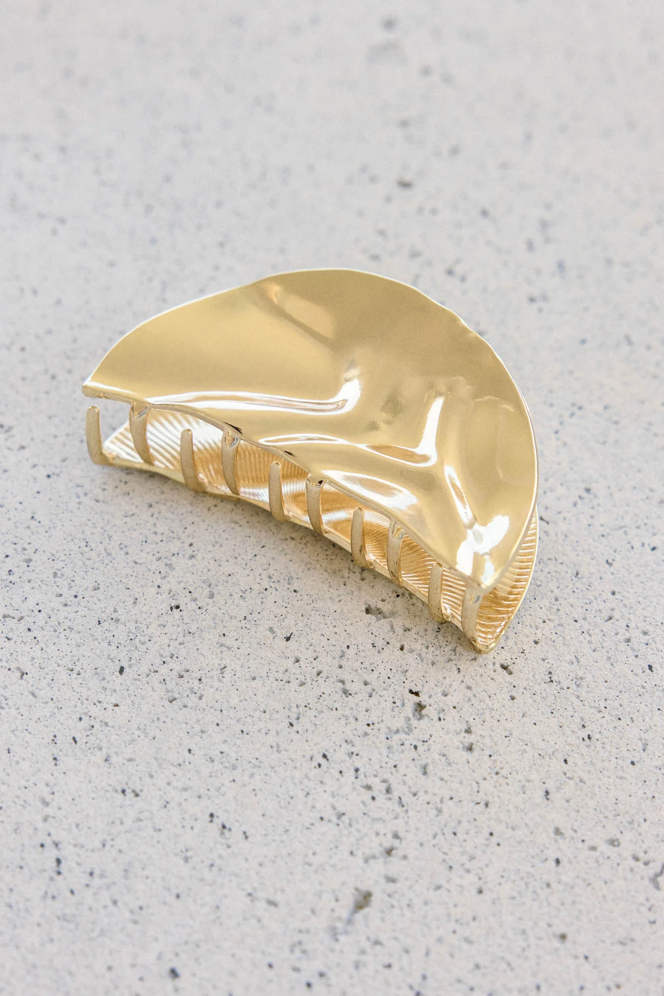 Mirrored Waves Hair Claw Gold - Image 2