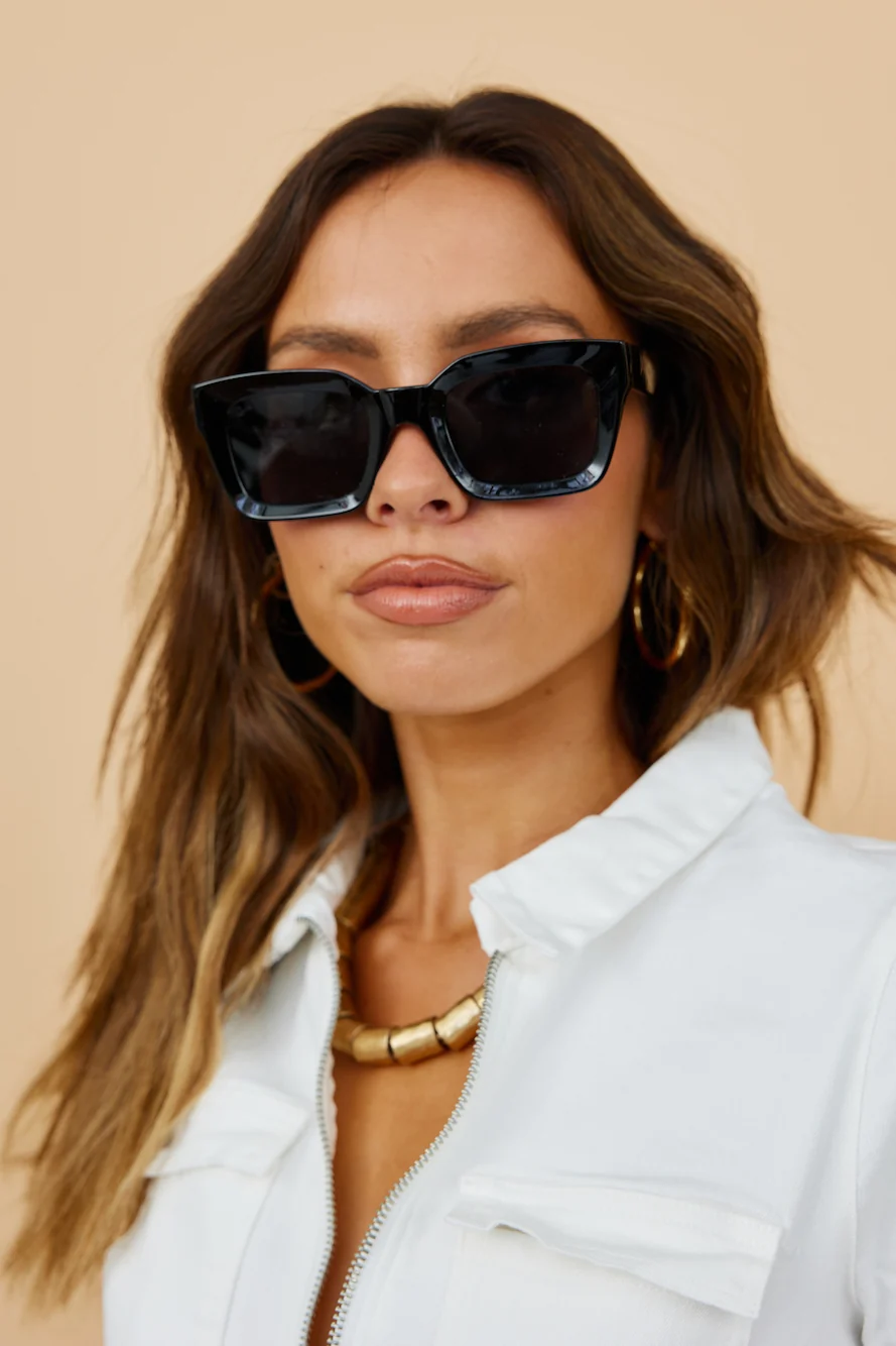 REALITY Onassis Sunglasses Black - Image 3